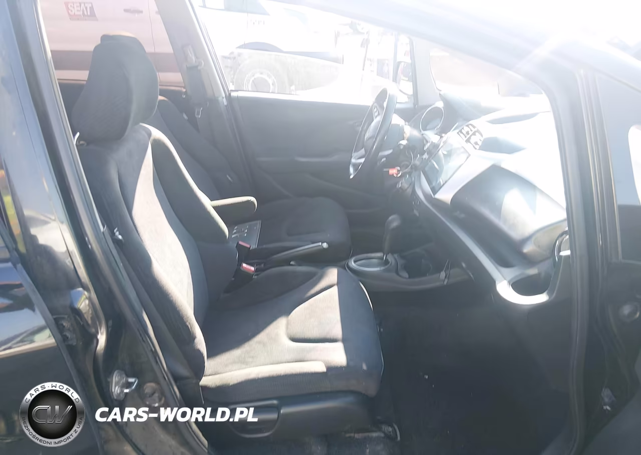 2012 Honda Fit Sport VIN:JHMGE8H55CC013133 - 5
