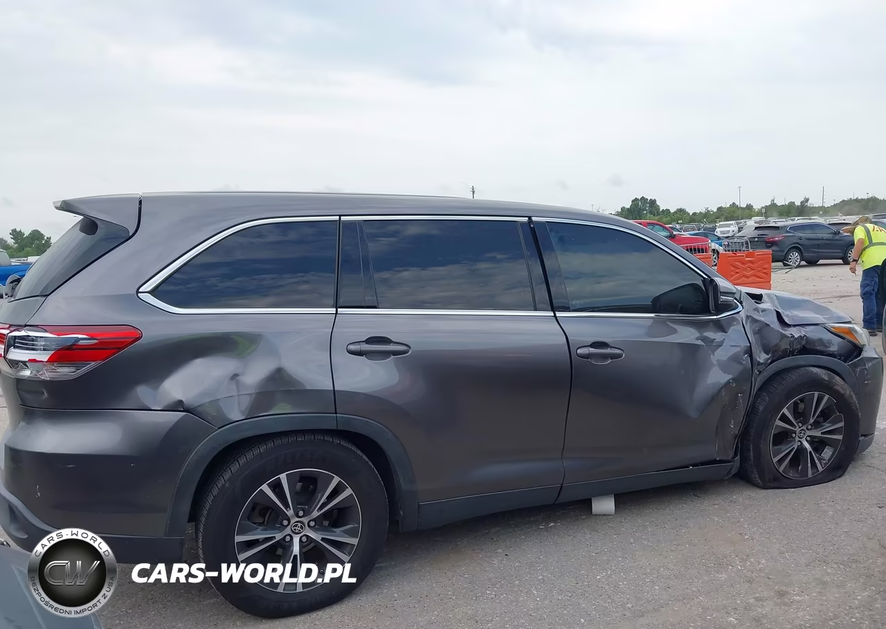 2019 Toyota Highlander Le VIN:5TDZARFHXKS060244 - 13