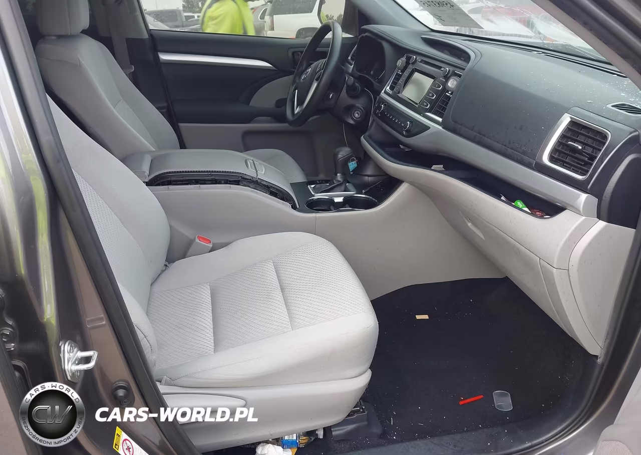 2019 Toyota Highlander Le VIN:5TDZARFHXKS060244 - 5