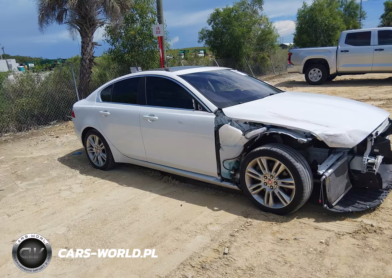 2019 Jaguar Xe 25T Premium VIN:SAJAD4FX7KCP51331 - 13