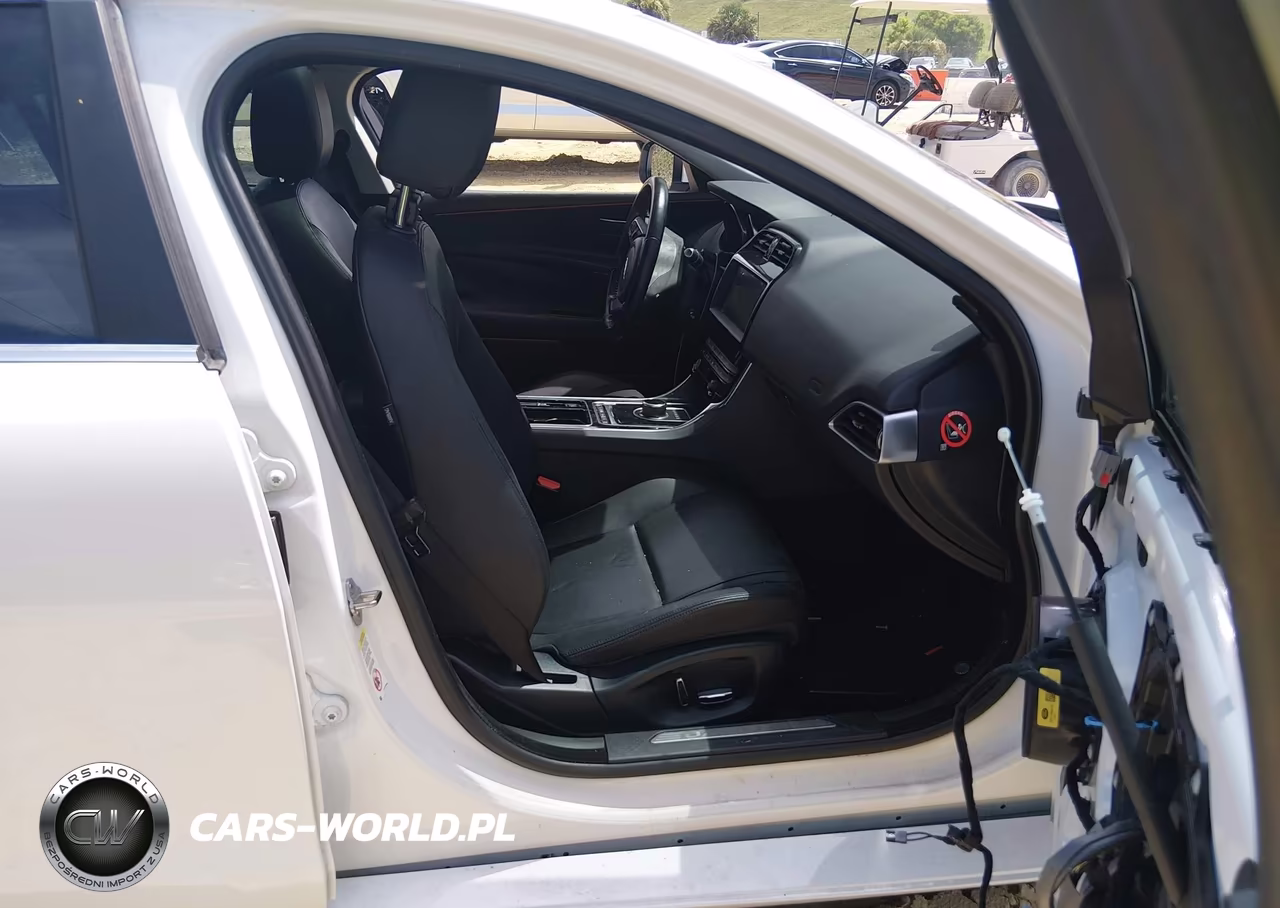2019 Jaguar Xe 25T Premium VIN:SAJAD4FX7KCP51331 - 5