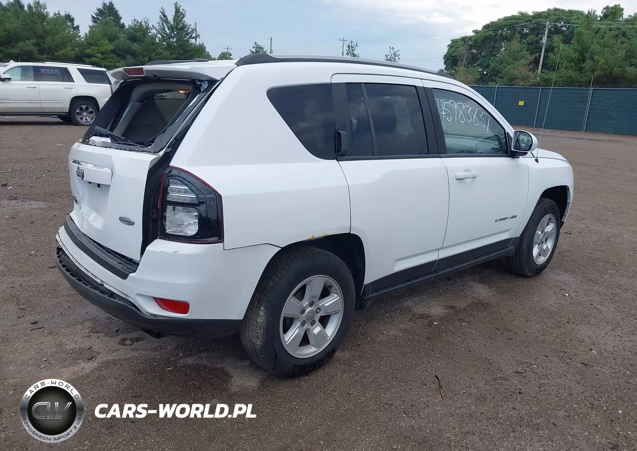 2017 Jeep Compass Latitude VIN:1C4NJCEA2HD116245 - 4
