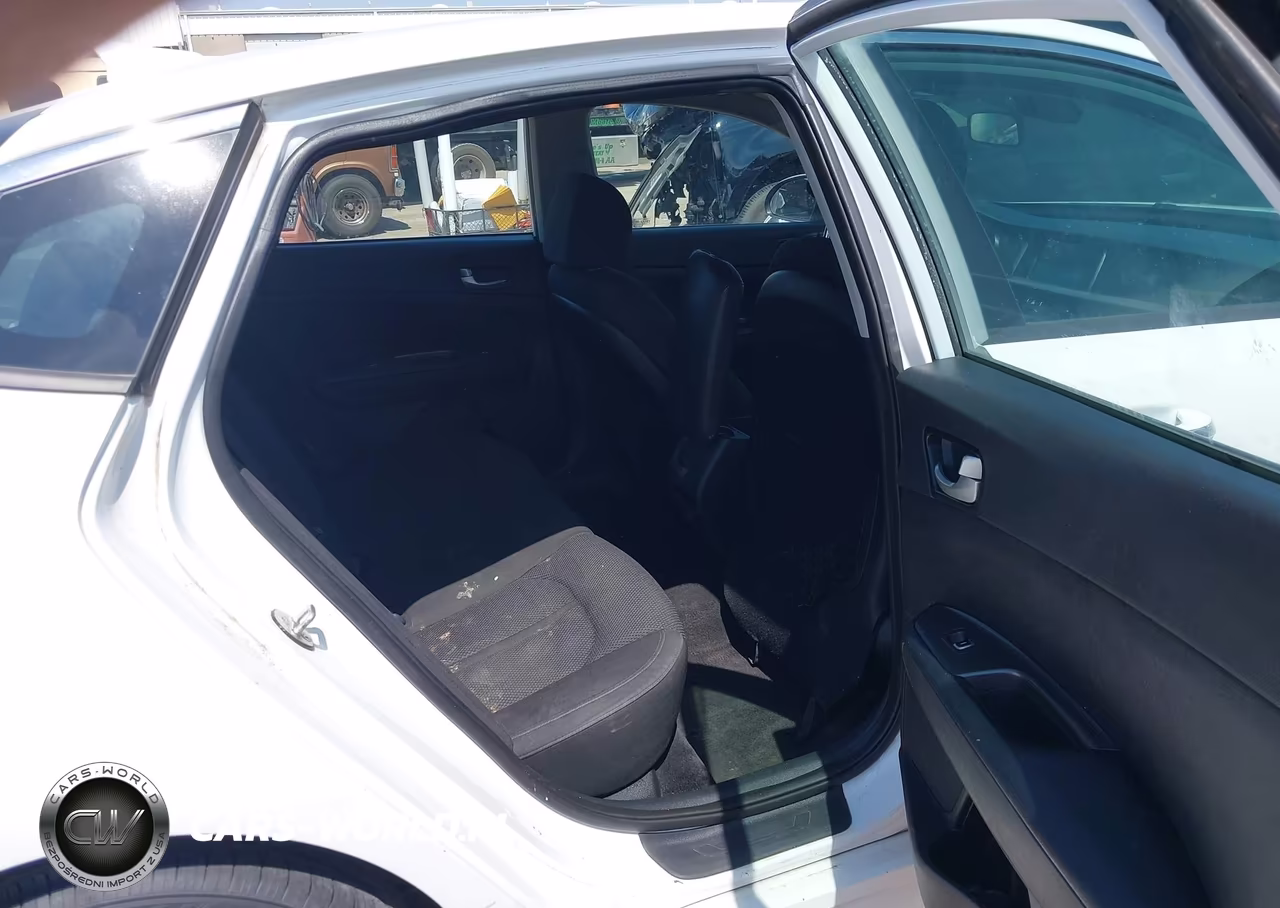 2019 Kia Optima Lx VIN:5XXGT4L37KG290497 - 8