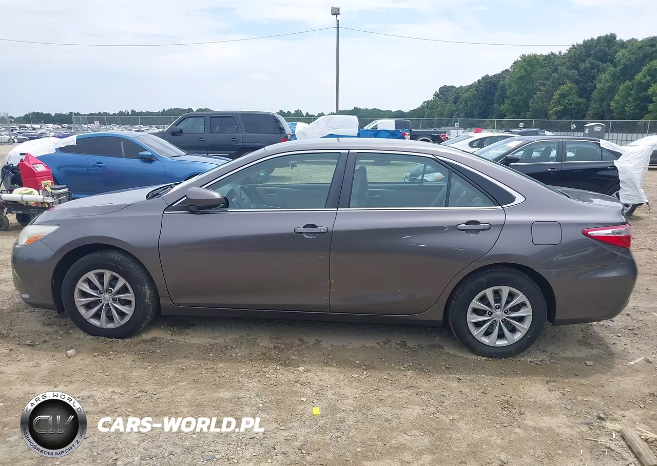 2015 Toyota Camry Le VIN:4T1BF1FK2FU482277 - 14