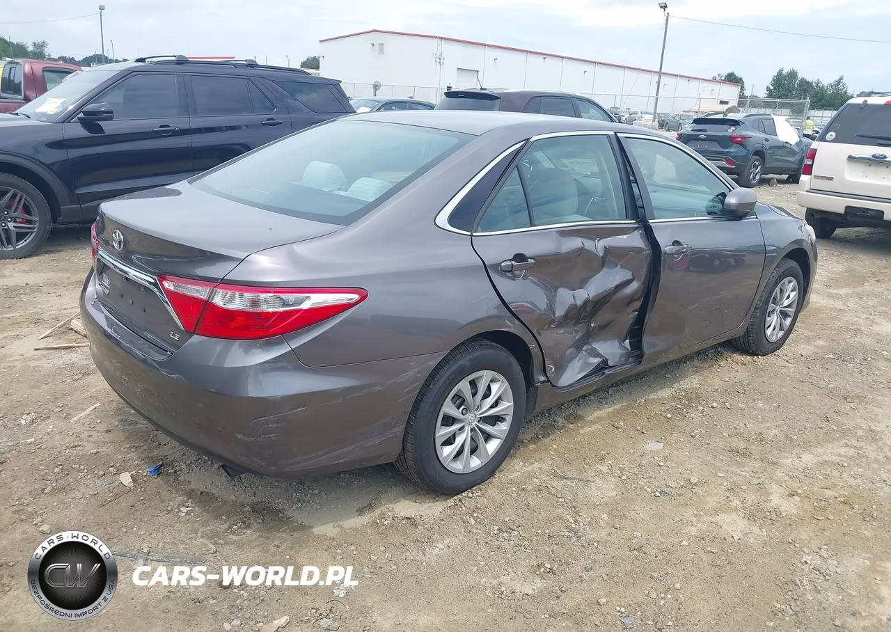 2015 Toyota Camry Le VIN:4T1BF1FK2FU482277 - 4