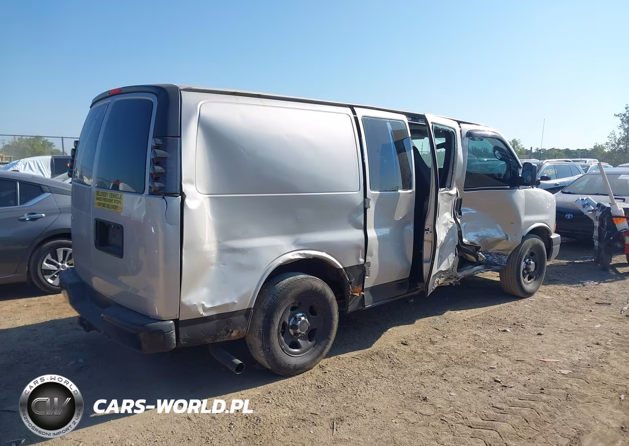 2007 Chevrolet Express Work Van VIN:1GCFG15X371139237 - 4