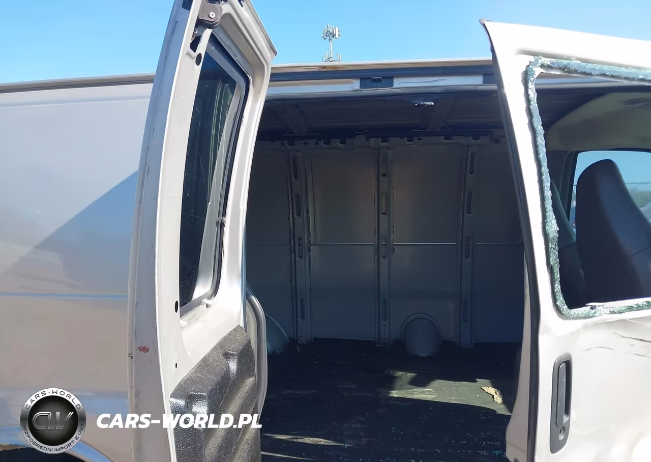 2007 Chevrolet Express Work Van VIN:1GCFG15X371139237 - 8