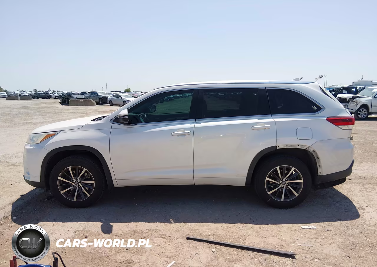 2018 Toyota Highlander Xle VIN:5TDJZRFH1JS490944 - 14