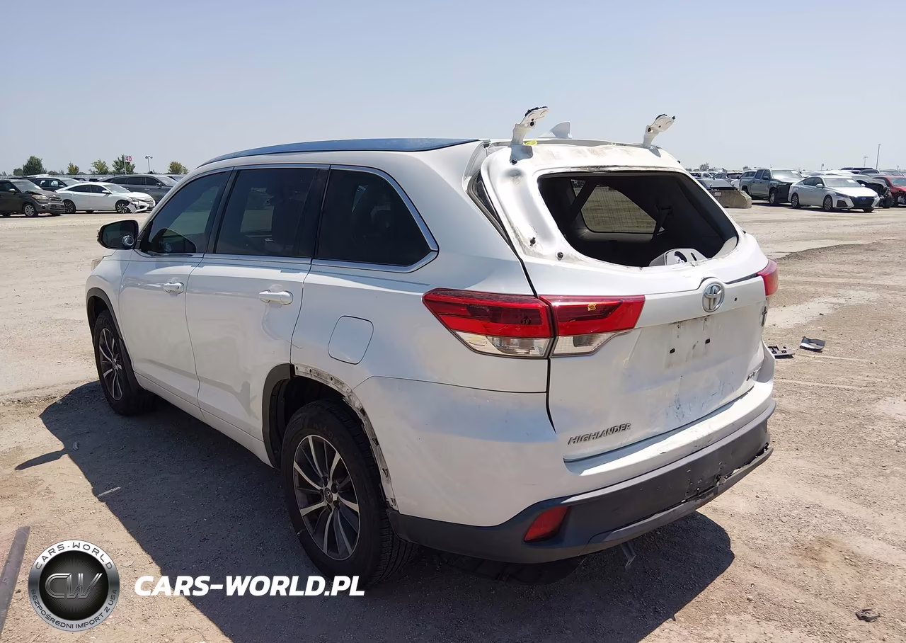 2018 Toyota Highlander Xle VIN:5TDJZRFH1JS490944 - 3