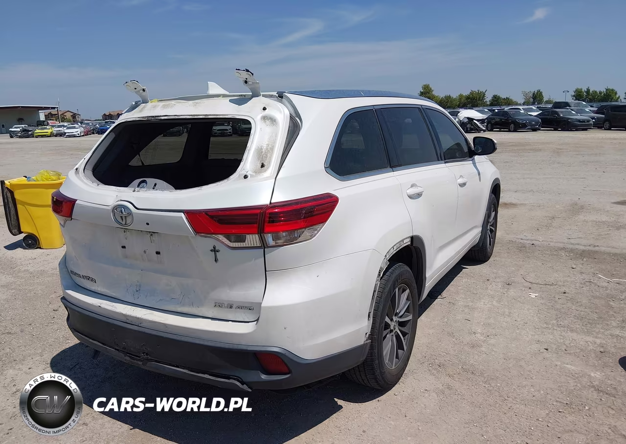 2018 Toyota Highlander Xle VIN:5TDJZRFH1JS490944 - 4