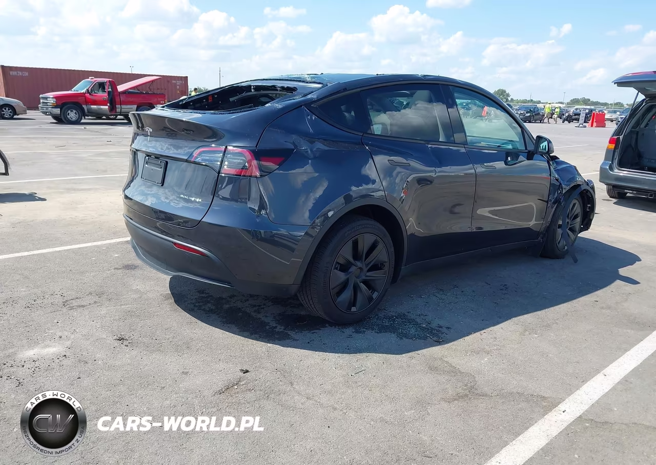 2025 Tesla Model Y Long Range Dual Motor All-Wheel Drive VIN:7SAYGDEE0SF282688 - 4