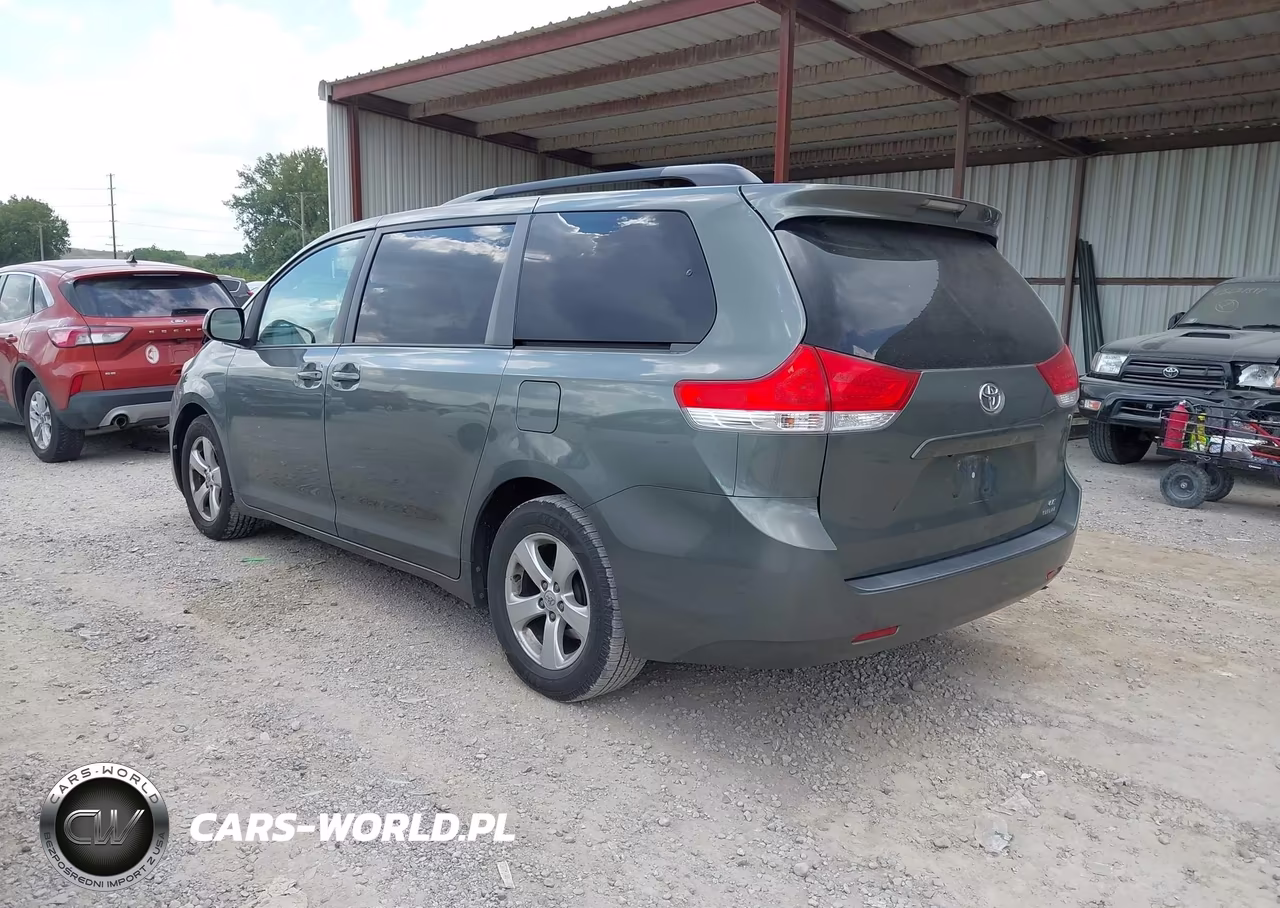2014 Toyota Sienna Le V6 8 Passenger VIN:5TDKK3DC1ES488792 - 3