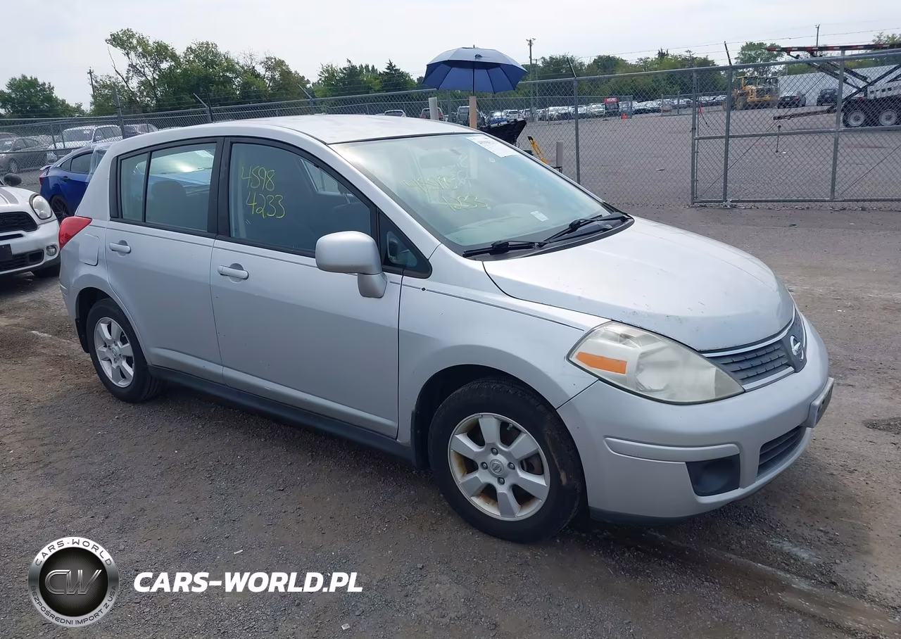 2009 Nissan Versa 1.8S – zdjęcie 1 z 11