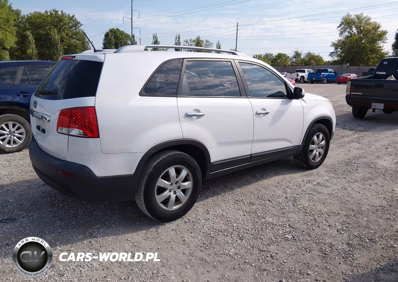 2011 Kia Sorento Lx VIN:5XYKT3A13BG080769 - 4