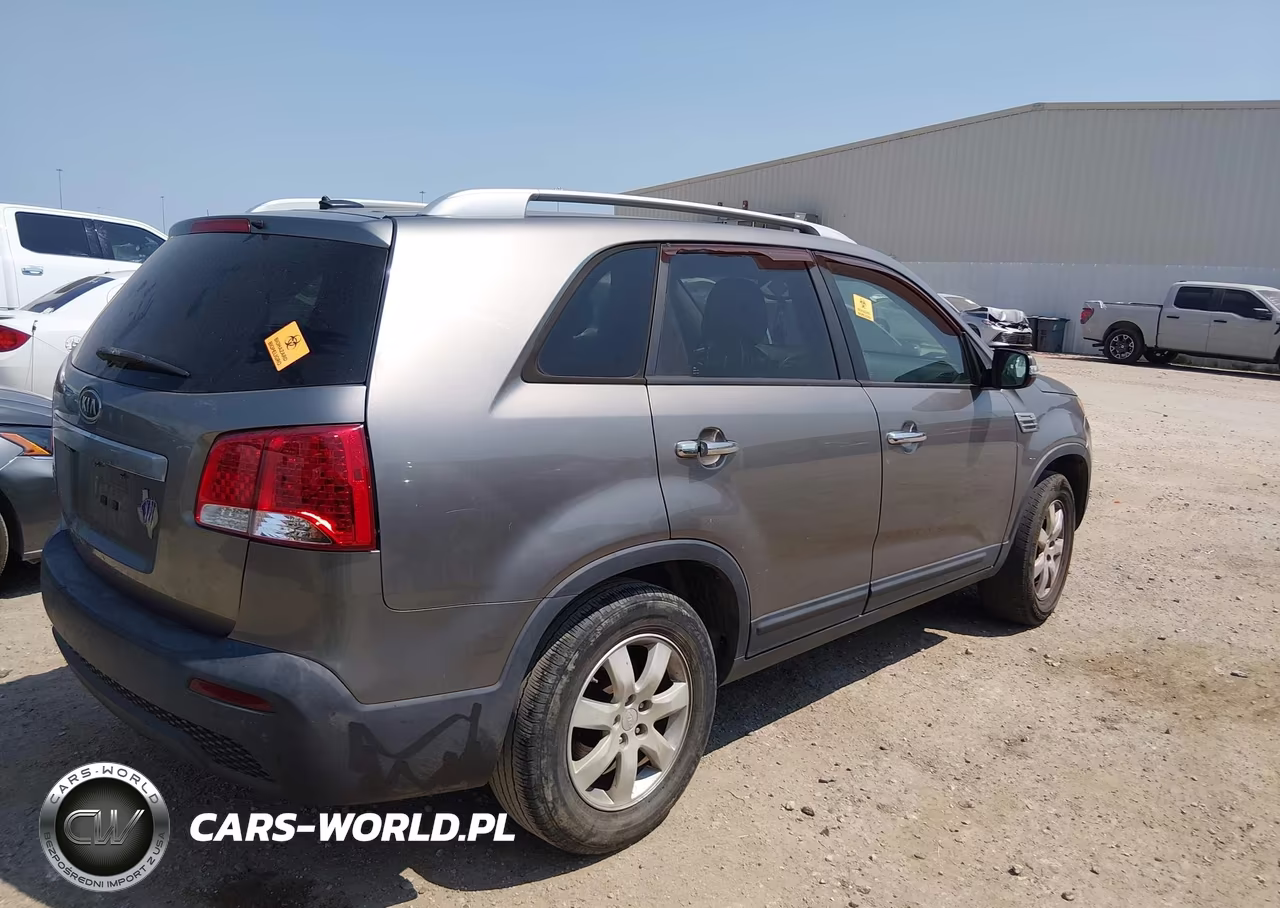 2011 Kia Sorento Lx VIN:5XYKT3A12BG097238 - 4