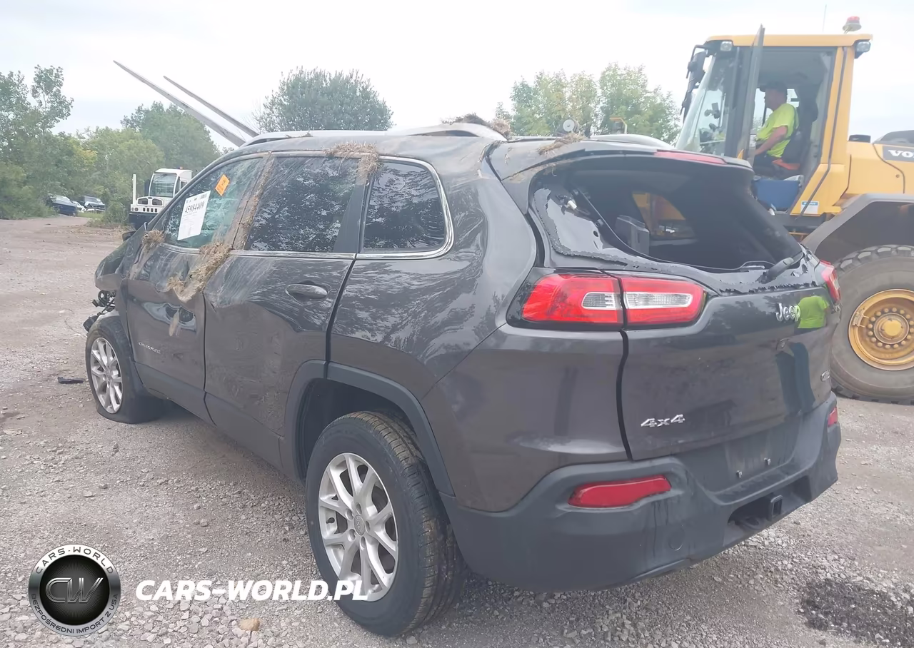 2015 Jeep Cherokee Latitude VIN:1C4PJMCB8FW558426 - 3