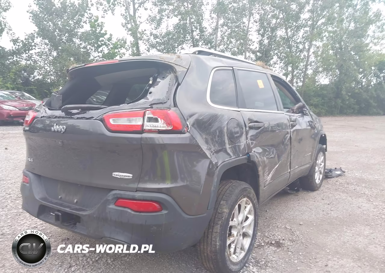 2015 Jeep Cherokee Latitude VIN:1C4PJMCB8FW558426 - 4