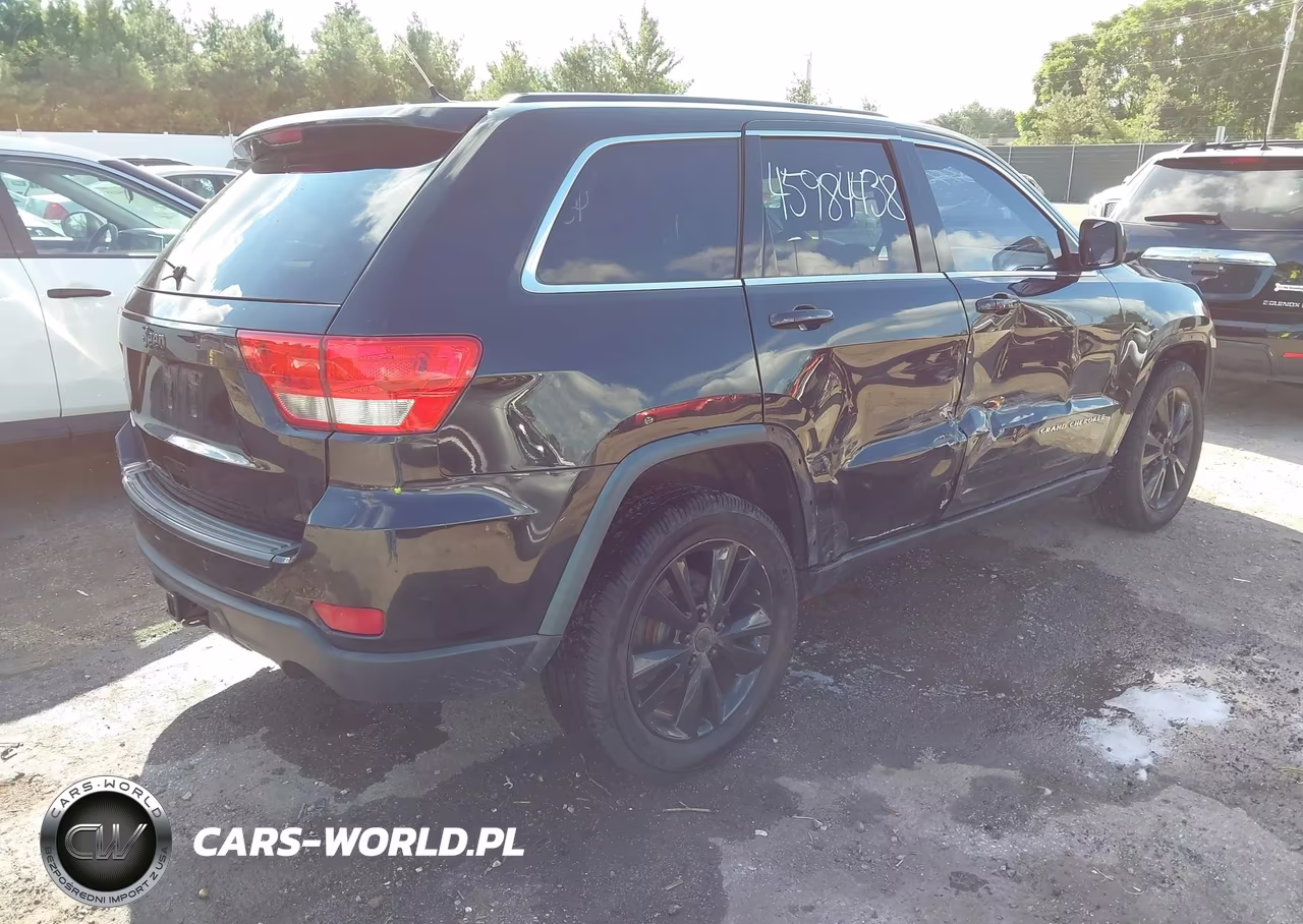 2013 Jeep Grand Cherokee Laredo Altitude VIN:1C4RJFAG2DC594257 - 4