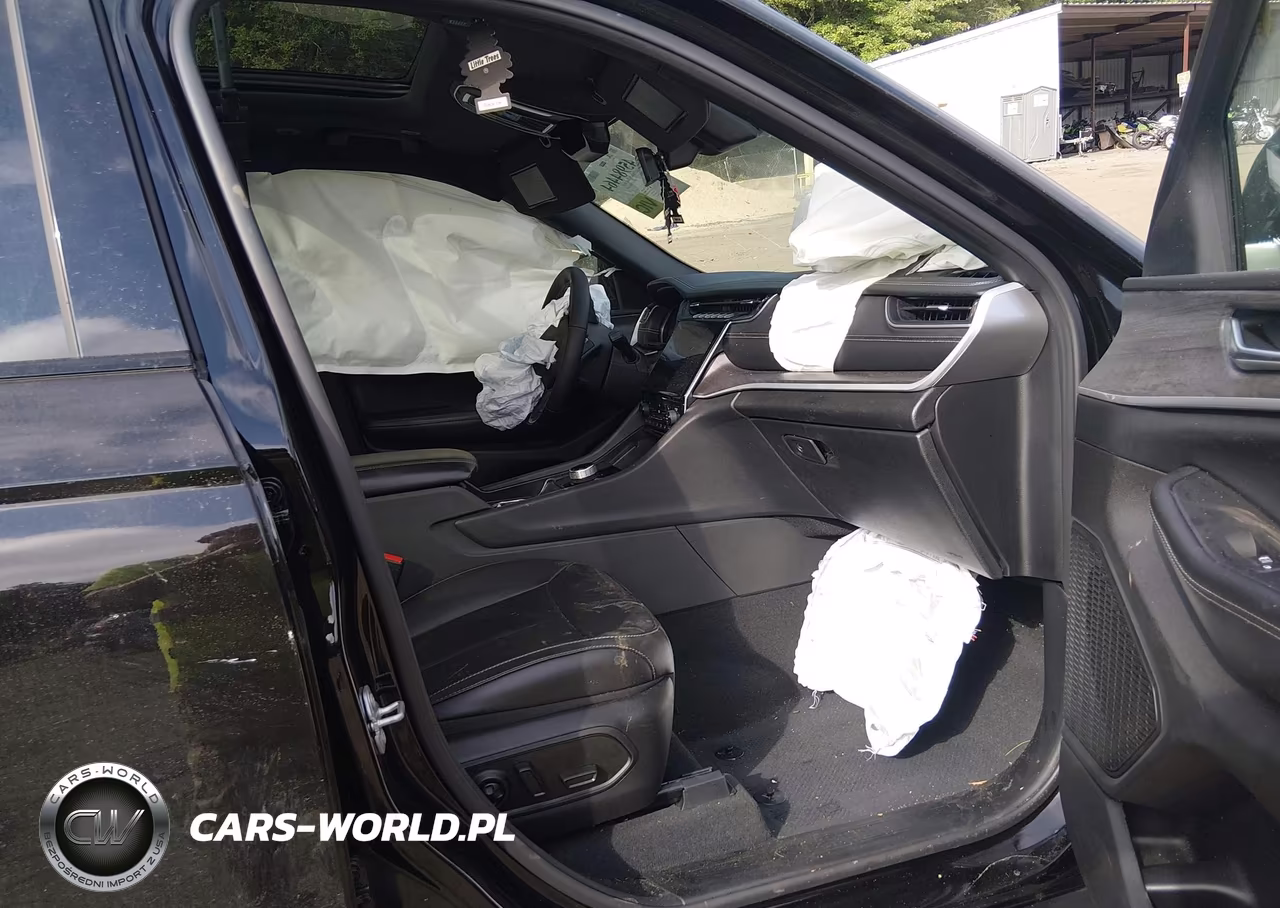 2025 Jeep Grand Cherokee L Limited 4X4 VIN:1C4RJKBG8S8718779 - 5