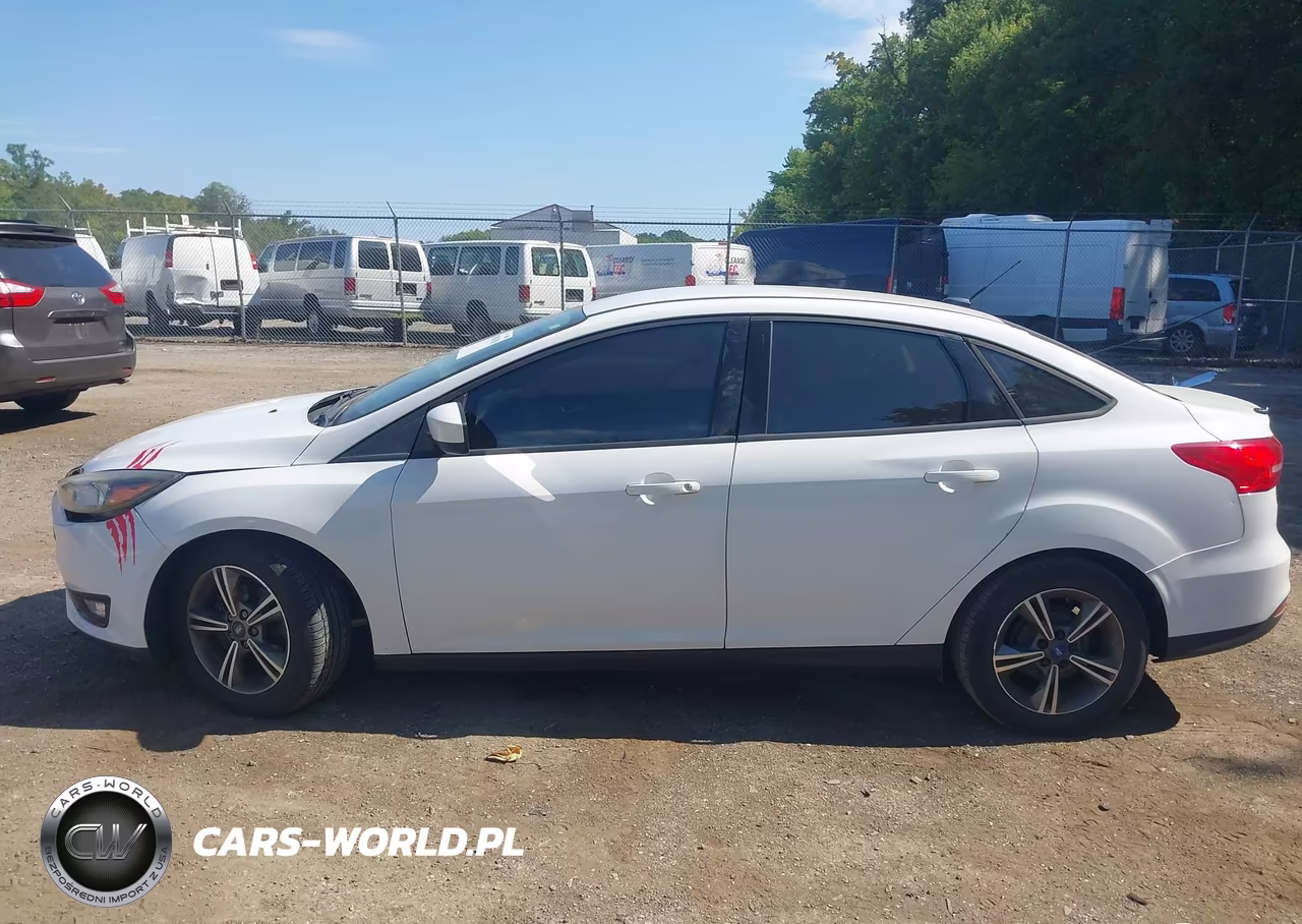 2018 Ford Focus Se VIN:1FADP3F20JL319802 - 14