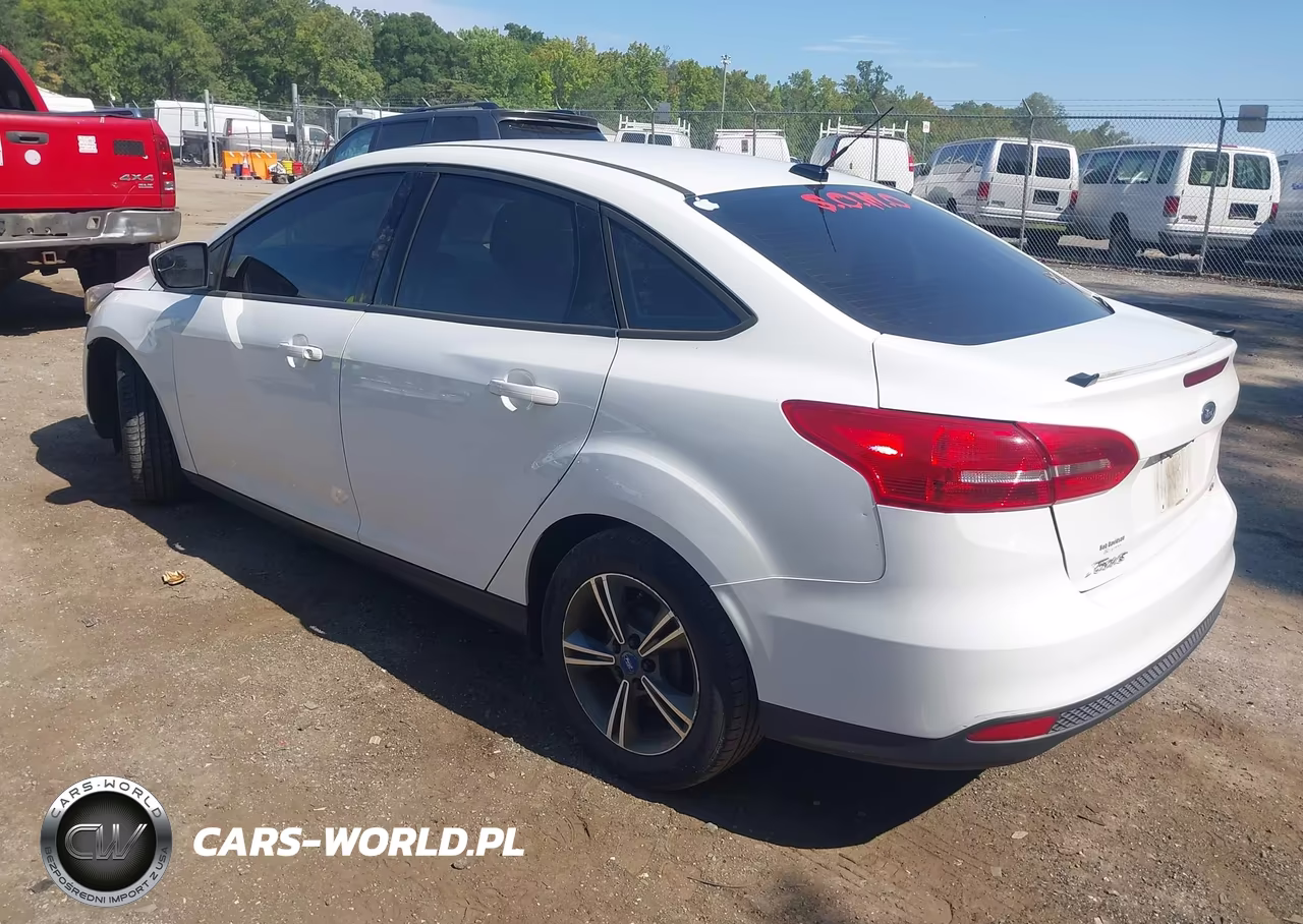 2018 Ford Focus Se VIN:1FADP3F20JL319802 - 3
