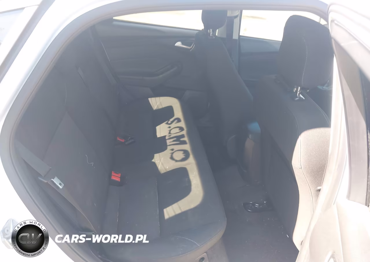2018 Ford Focus Se VIN:1FADP3F20JL319802 - 8