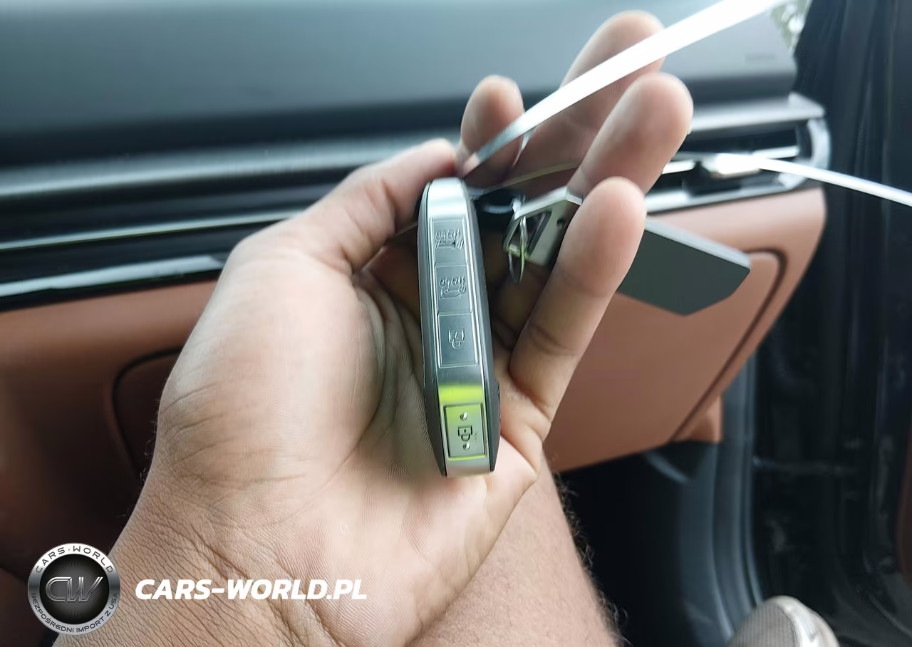 2026 Kia Sportage Plug-In Hybrid X-Line VIN:KNDPYDDHXT7381334 - 11
