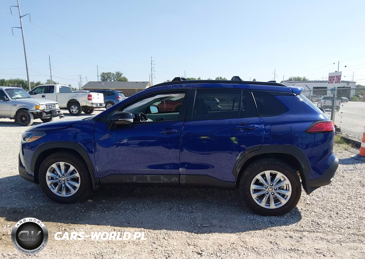 2025 Toyota Corolla Cross Le VIN:7MUBAABG8SV135657 - 14