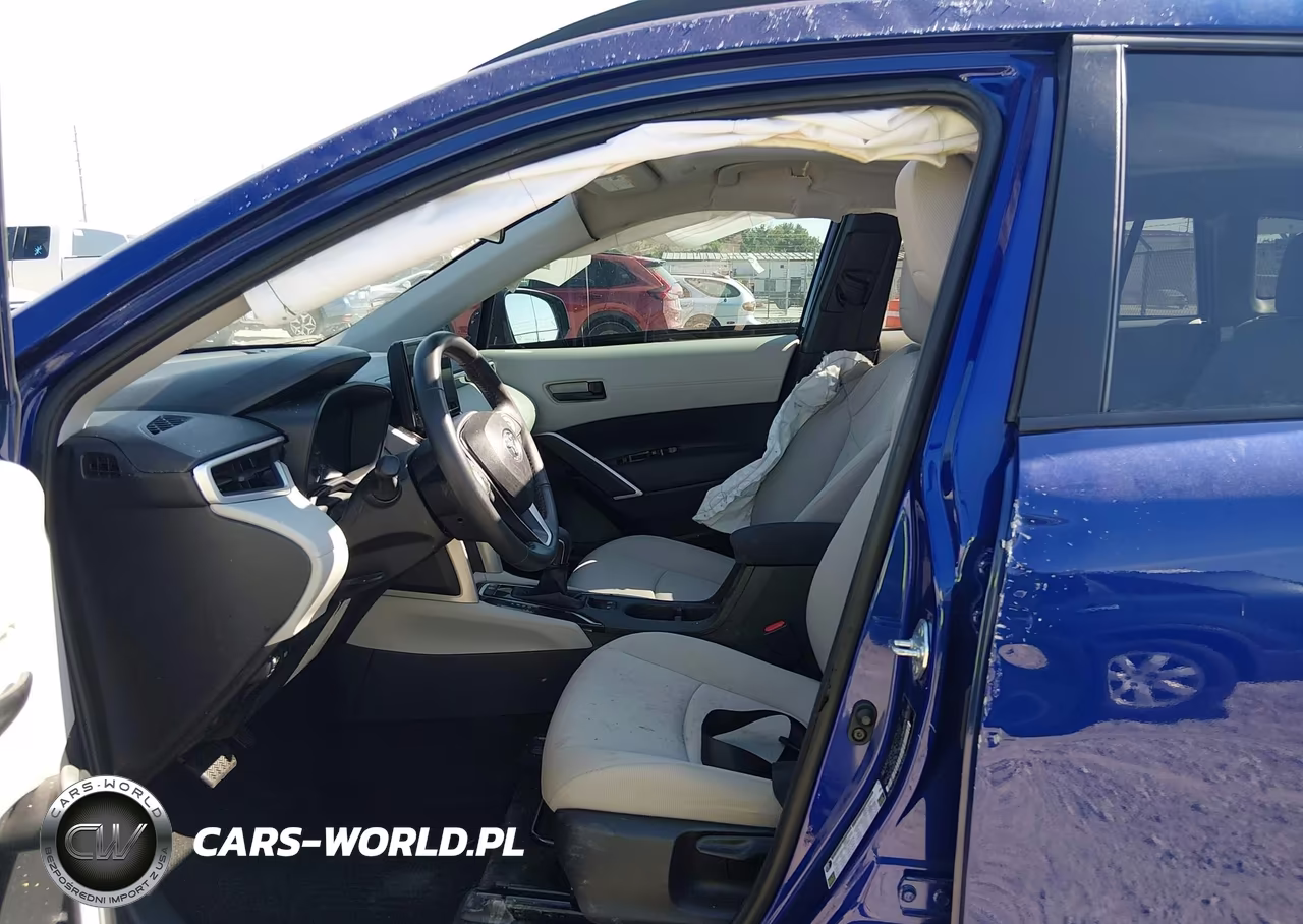 2025 Toyota Corolla Cross Le VIN:7MUBAABG8SV135657 - 5