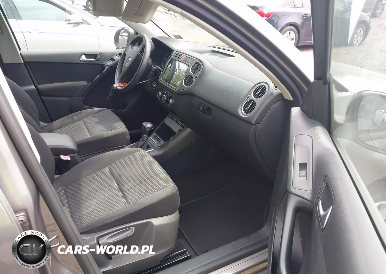 2010 Volkswagen Tiguan S VIN:WVGBV9AX2AW515814 - 5