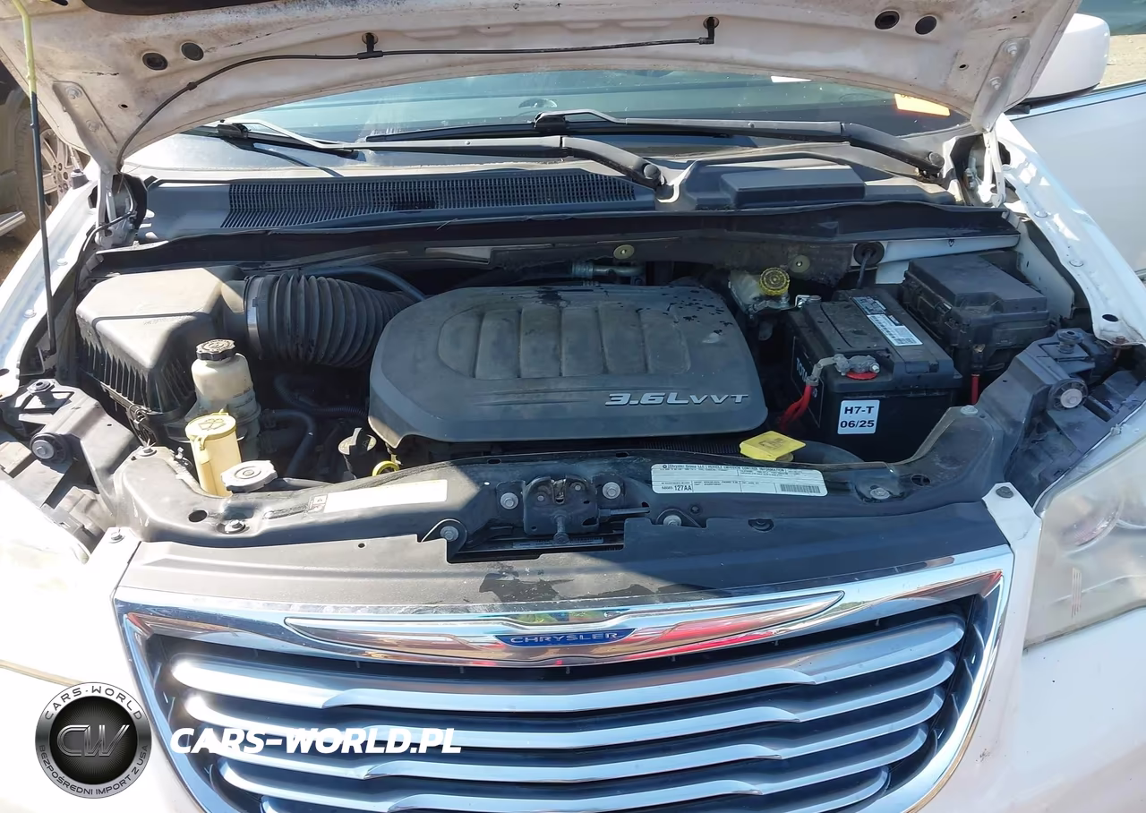 2011 Chrysler Town & Country Touring VIN:2A4RR5DG0BR649267 - 10
