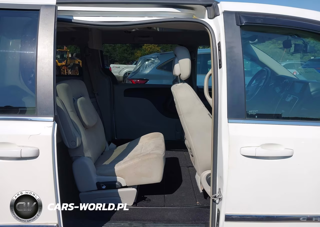 2011 Chrysler Town & Country Touring VIN:2A4RR5DG0BR649267 - 8