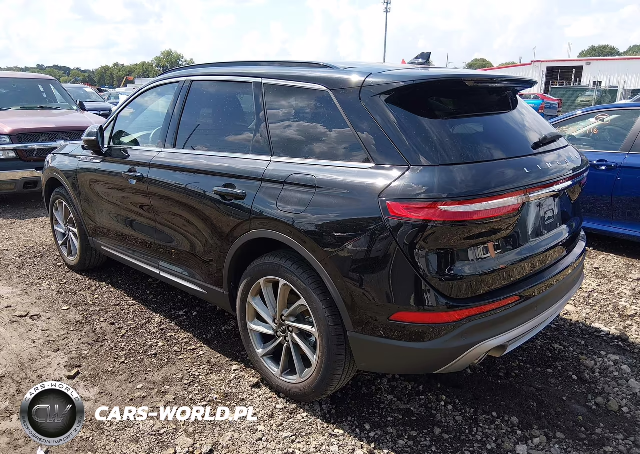 2025 Lincoln Corsair Premiere VIN:5LMCJ1CA5SUL12548 - 3