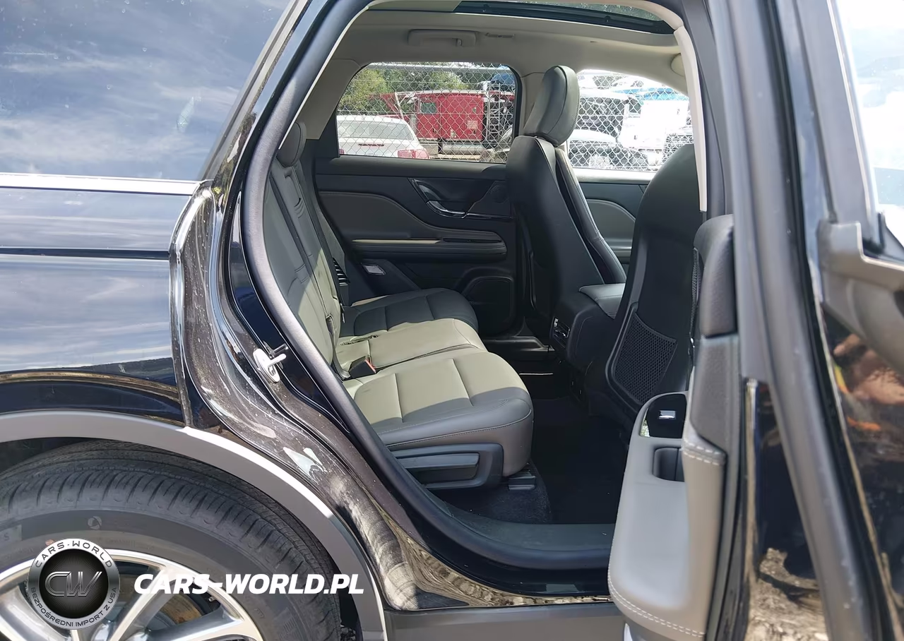 2025 Lincoln Corsair Premiere VIN:5LMCJ1CA5SUL12548 - 8