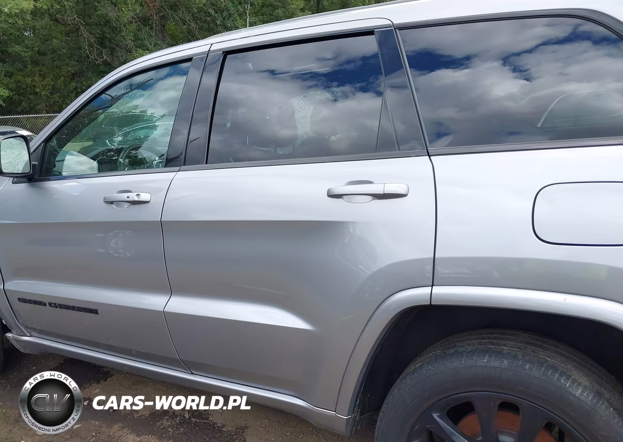 2017 Jeep Grand Cherokee Altitude 4X4 VIN:1C4RJFAG1HC834307 - 15