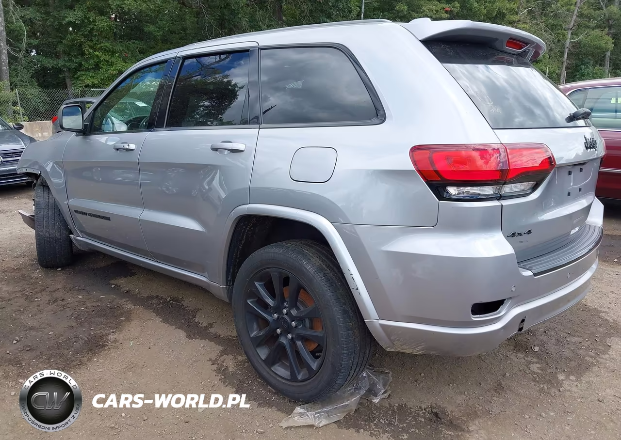 2017 Jeep Grand Cherokee Altitude 4X4 VIN:1C4RJFAG1HC834307 - 3