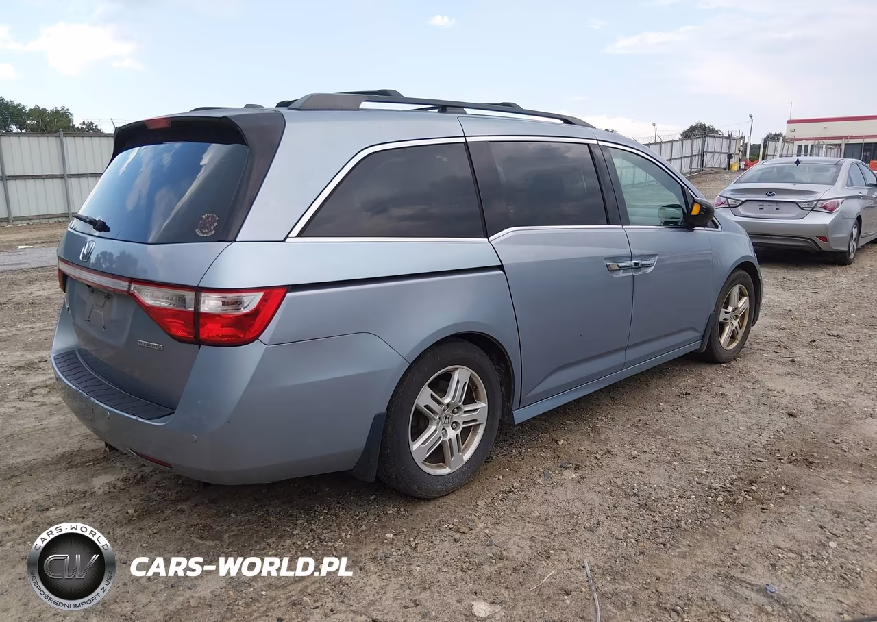 2013 Honda Odyssey Touring-Touring Elite VIN:5FNRL5H93DB026033 - 4