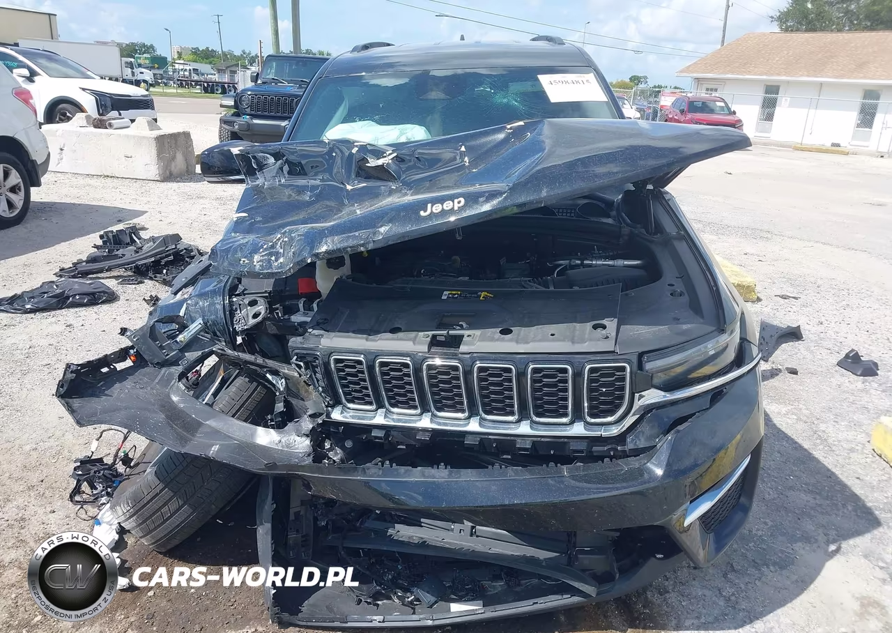 2025 Jeep Grand Cherokee Limited 4X4 VIN:1C4RJHBG0SC318800 - 13