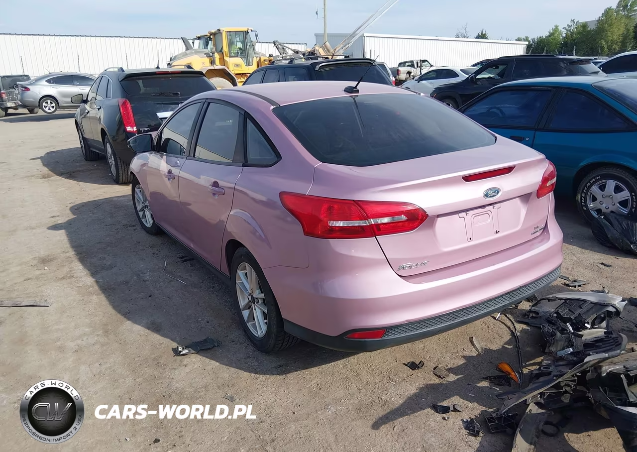 2016 Ford Focus Se VIN:1FADP3F27GL205787 - 3