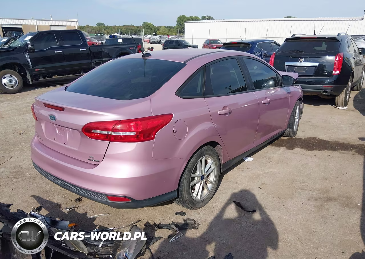 2016 Ford Focus Se VIN:1FADP3F27GL205787 - 4