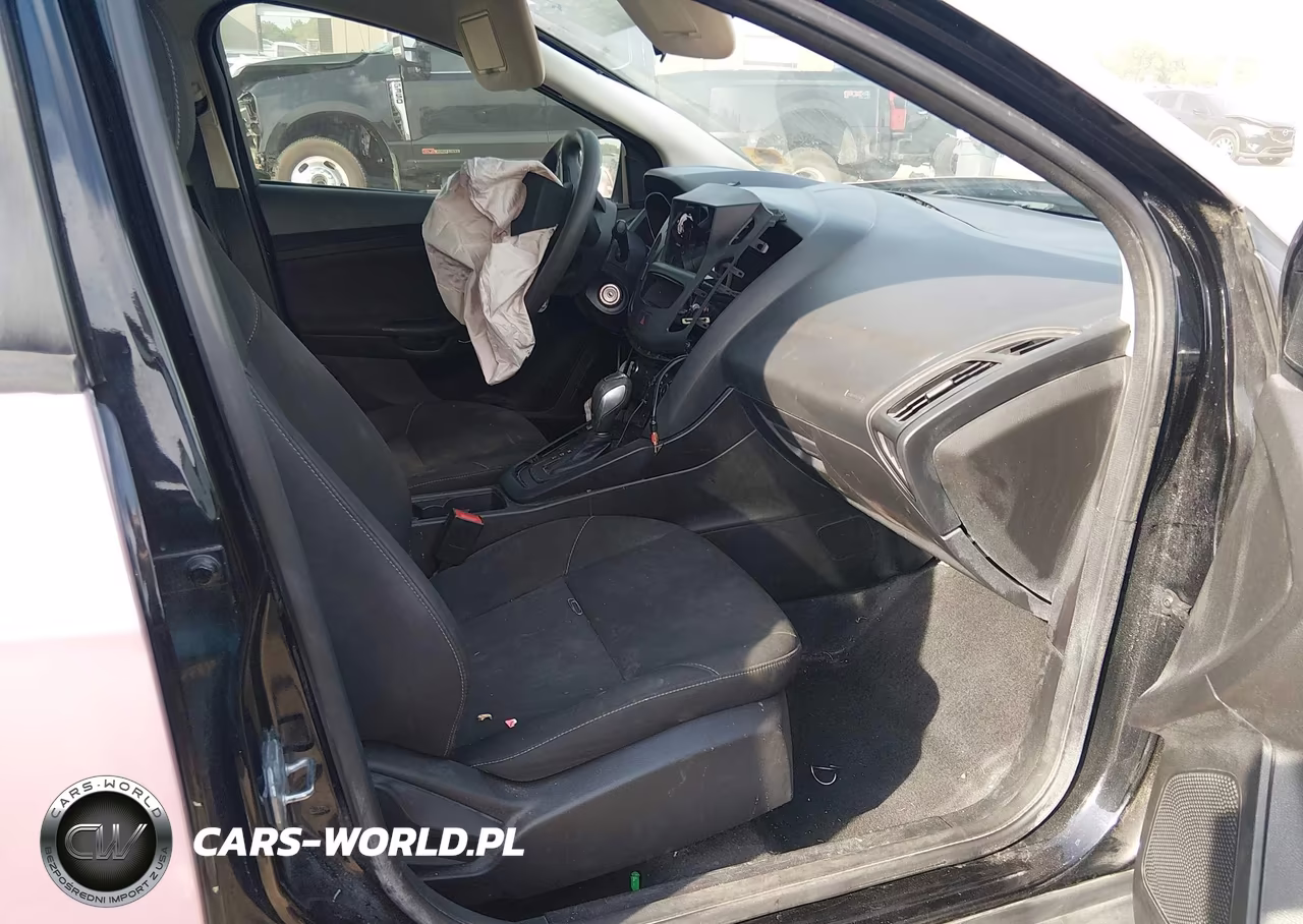 2016 Ford Focus Se VIN:1FADP3F27GL205787 - 5