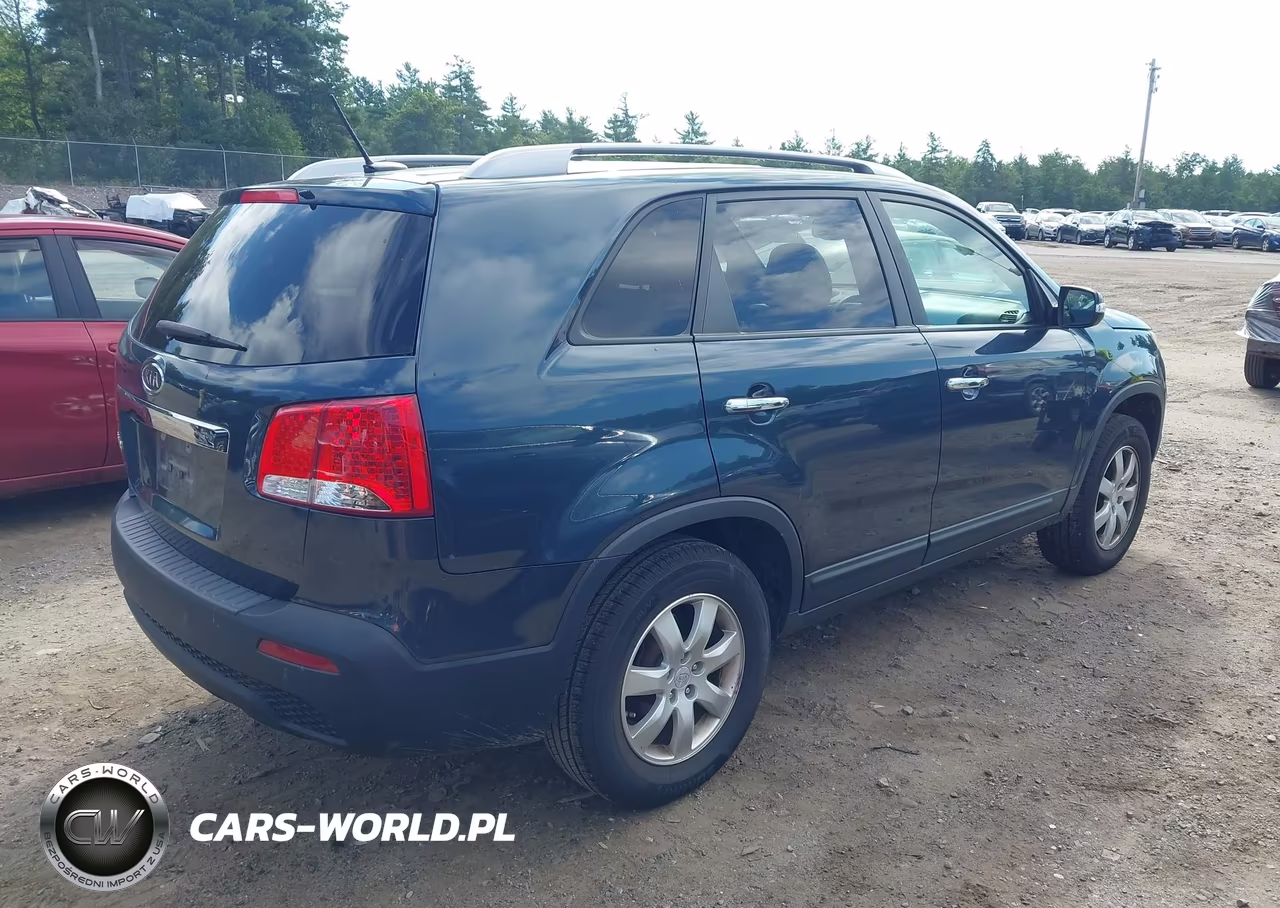 2011 Kia Sorento Lx VIN:5XYKT4A19BG143427 - 4