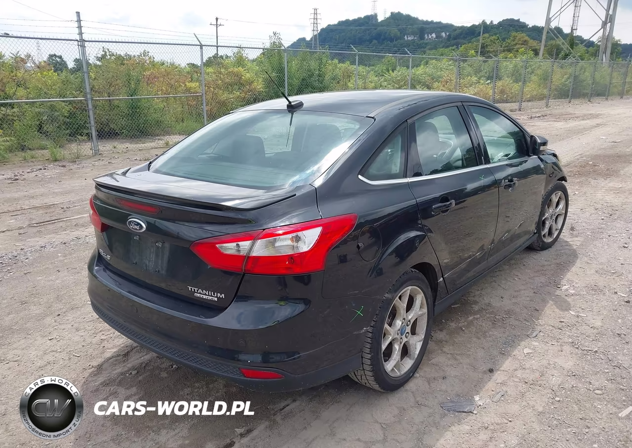 2013 Ford Focus Titanium VIN:1FADP3J26DL121978 - 4