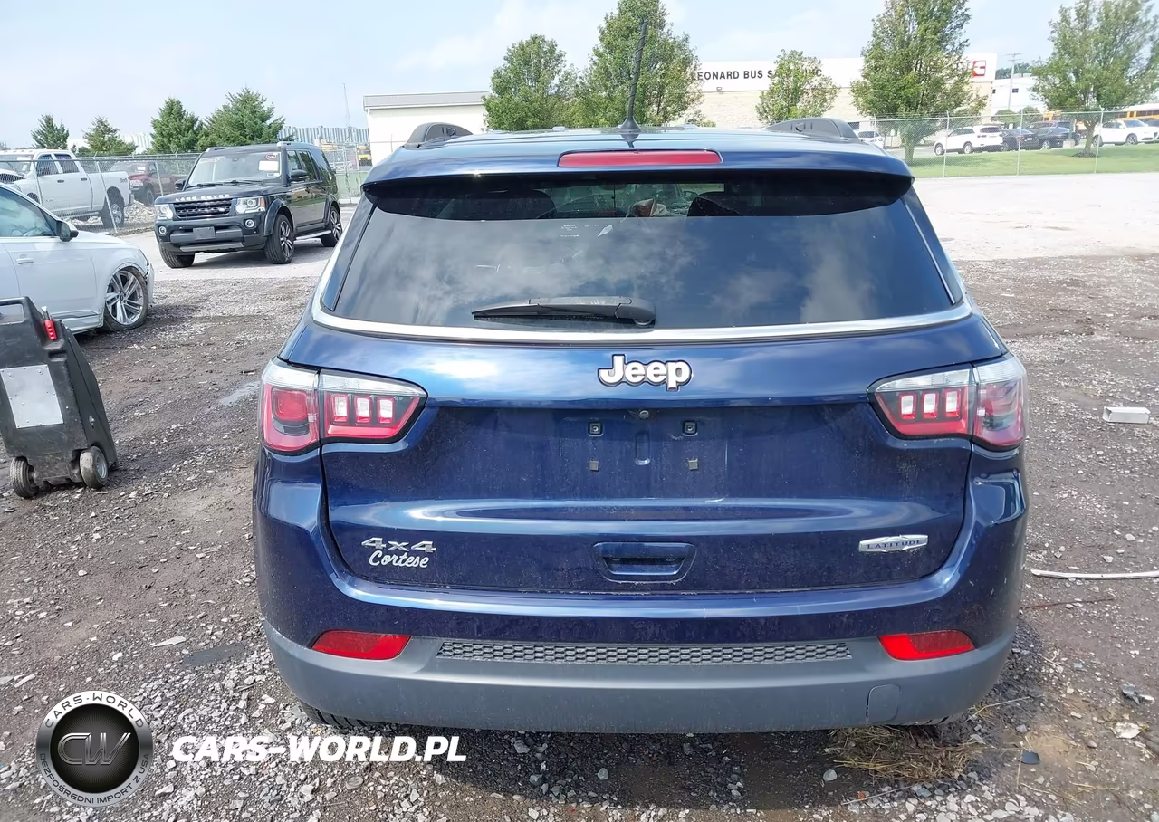 2018 Jeep Compass Latitude 4X4 VIN:3C4NJDBB1JT355336 - 16