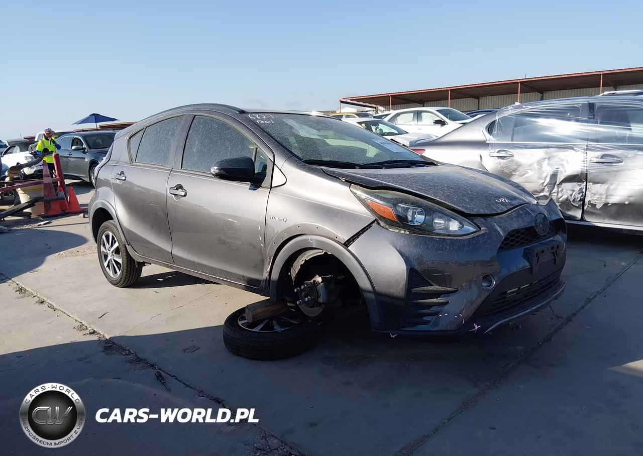 2018 Toyota Prius C Three VIN:JTDKDTB32J1619524 - 13