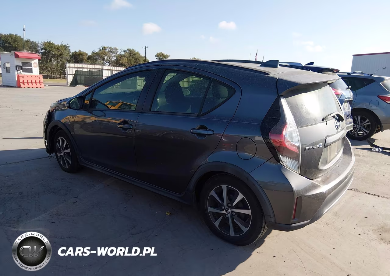 2018 Toyota Prius C Three VIN:JTDKDTB32J1619524 - 14