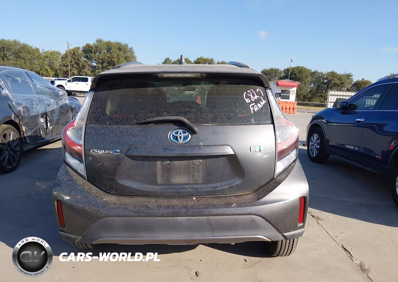 2018 Toyota Prius C Three VIN:JTDKDTB32J1619524 - 16