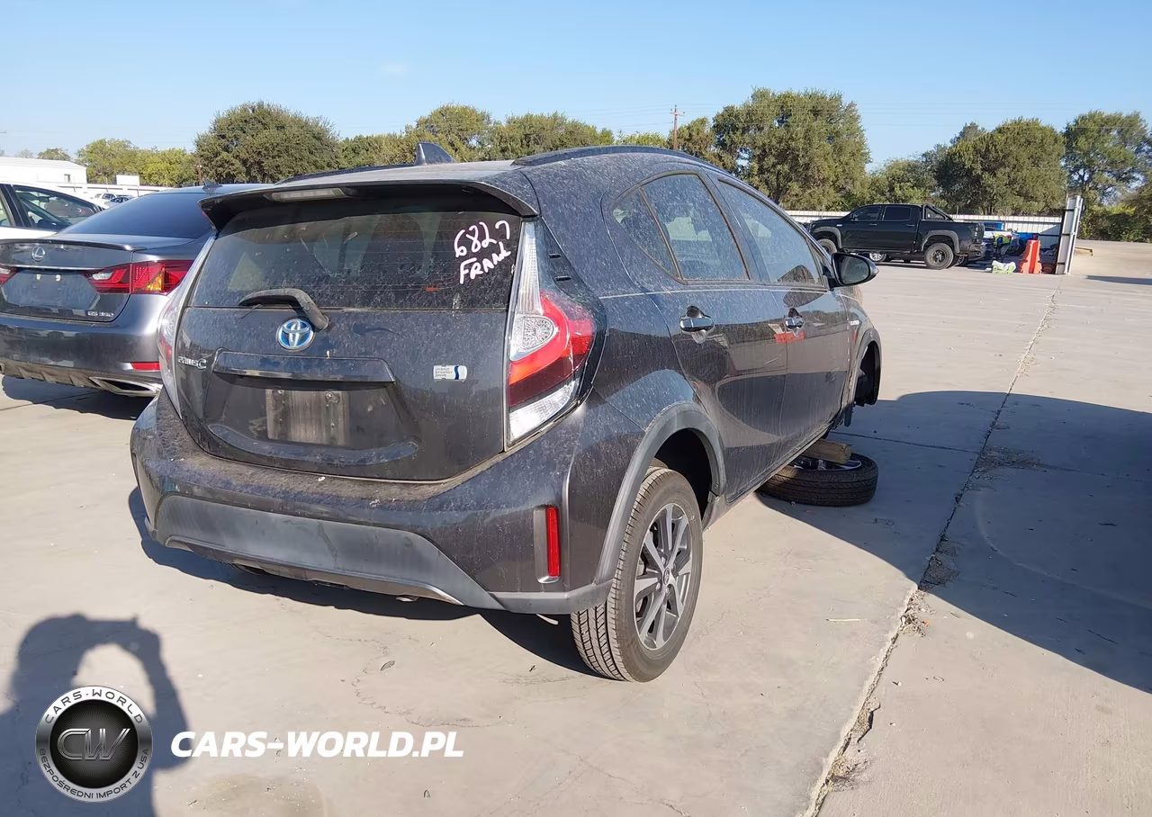 2018 Toyota Prius C Three VIN:JTDKDTB32J1619524 - 4