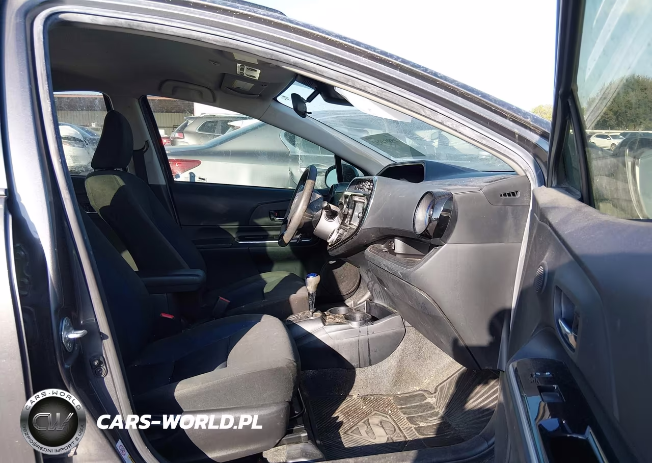 2018 Toyota Prius C Three VIN:JTDKDTB32J1619524 - 5