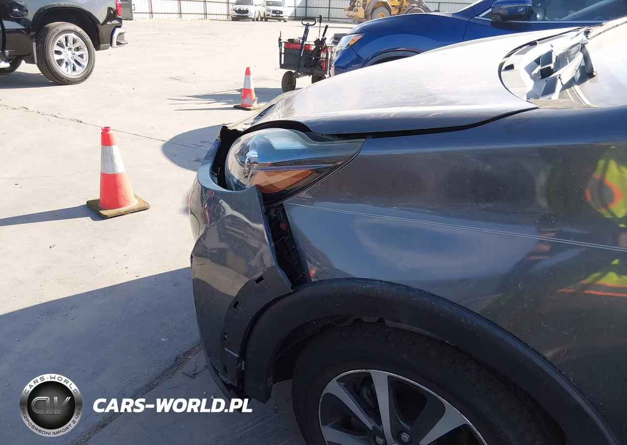 2018 Toyota Prius C Three VIN:JTDKDTB32J1619524 - 6